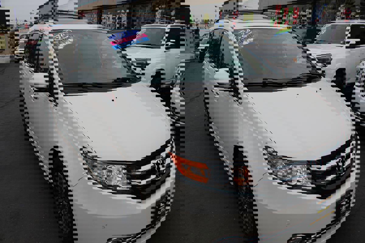 Used 2015 Honda Odyssey Touring Elite image 8