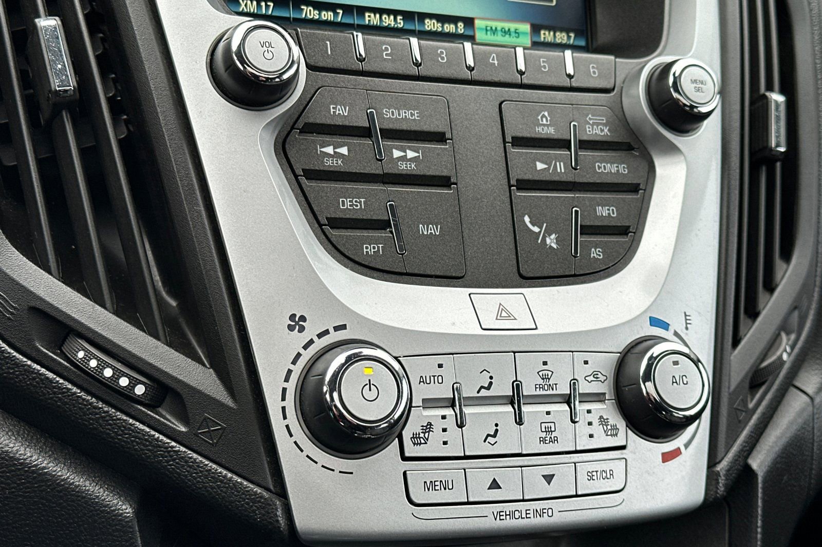 Used 2017 Chevrolet Equinox Premier w/ Enhanced Convenience Package image 22