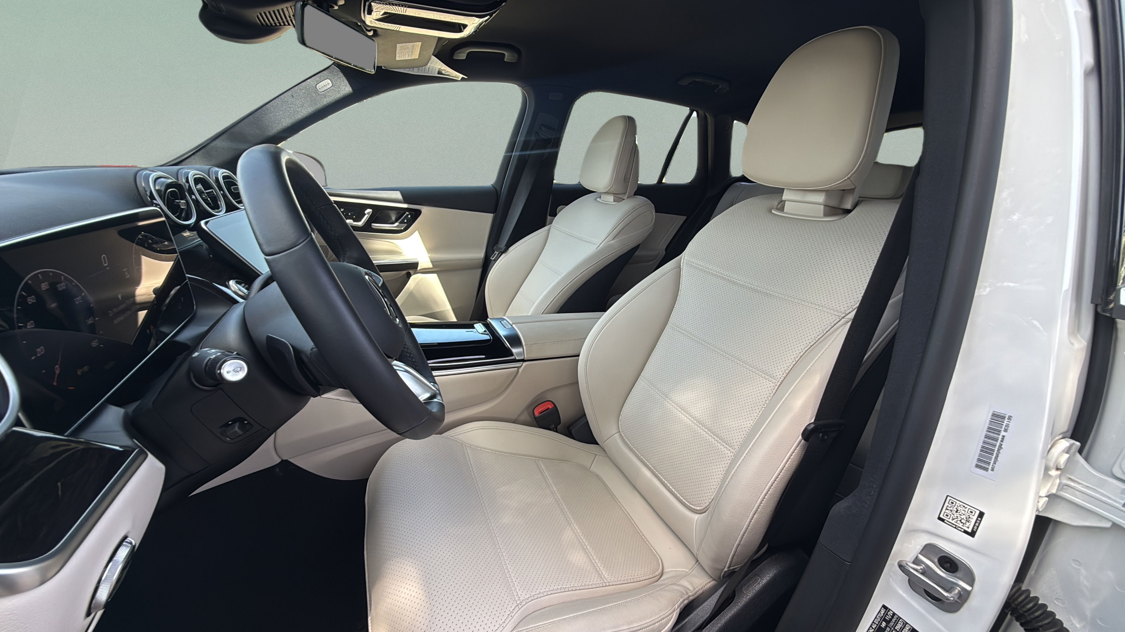 Certified 2025 Mercedes-Benz GLC 300 4MATIC image 9