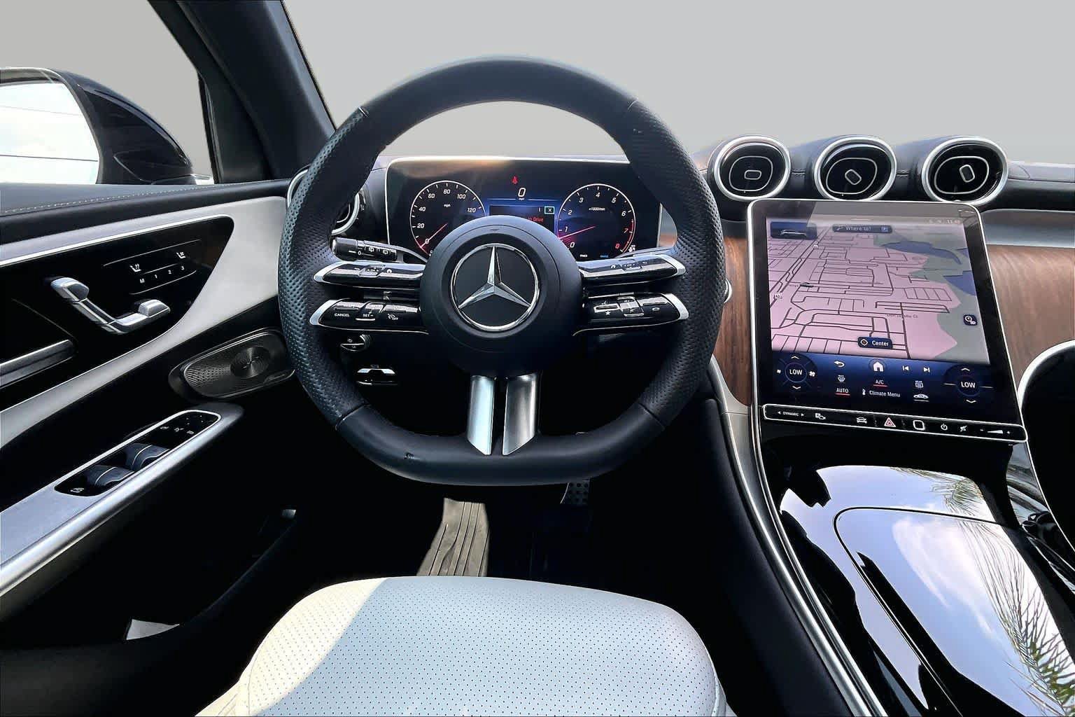 Used 2024 Mercedes-Benz GLC 300 4MATIC image 6