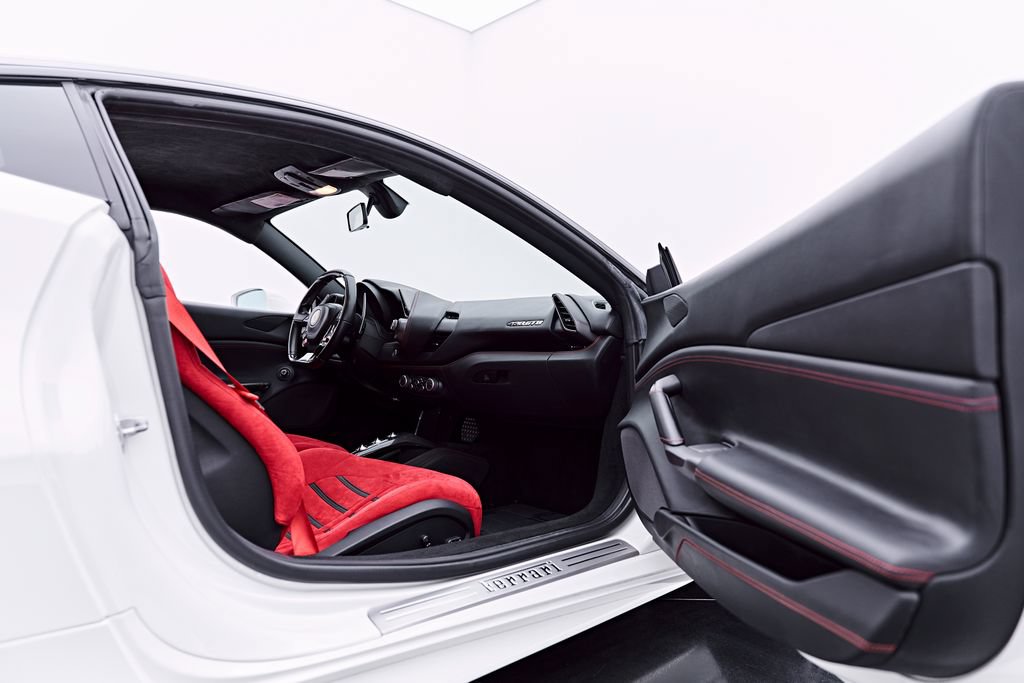 Used 2018 Ferrari 488 GTB RWD image 41