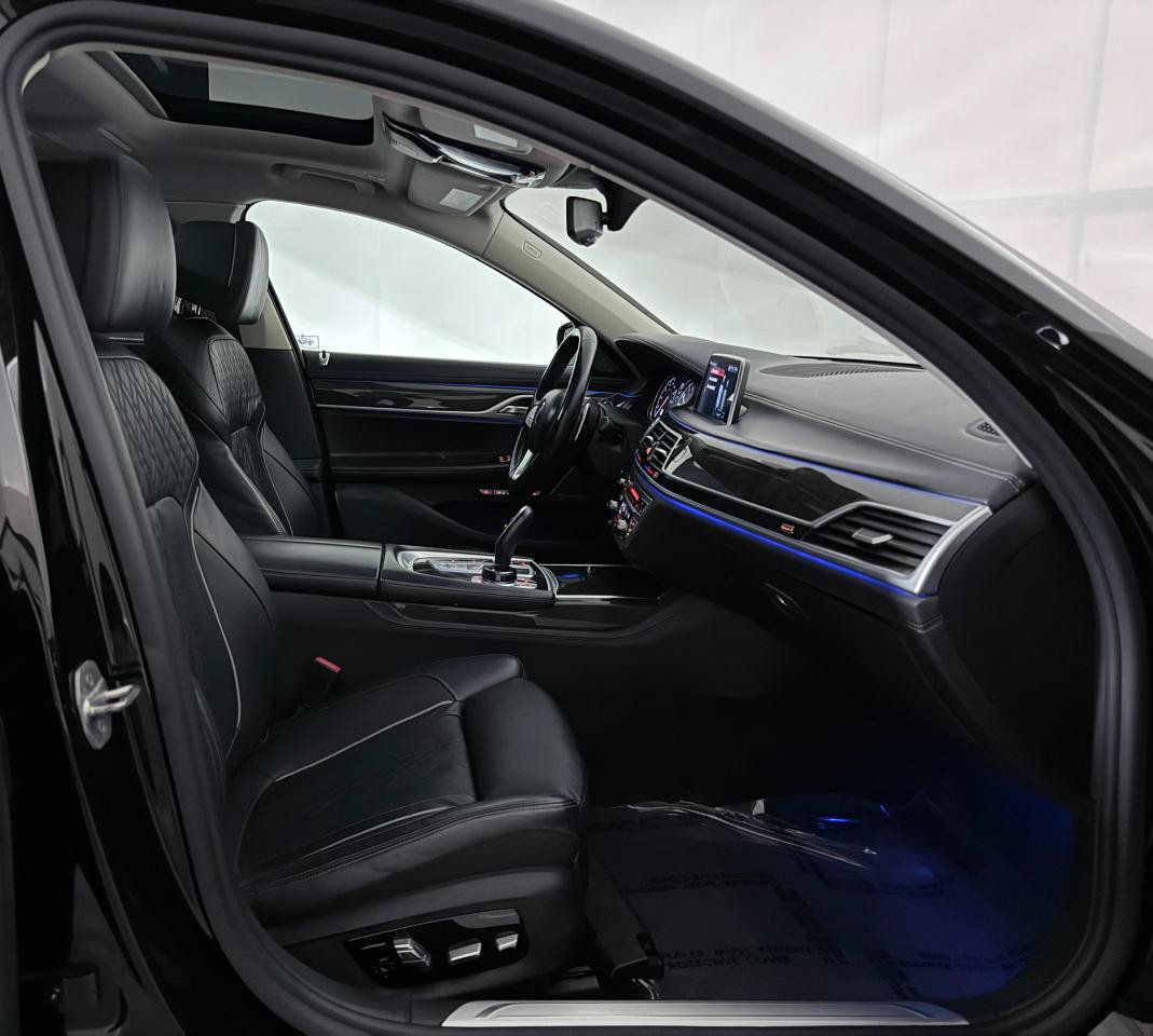 Used 2018 BMW 750i xDrive AWD/4WD image 25