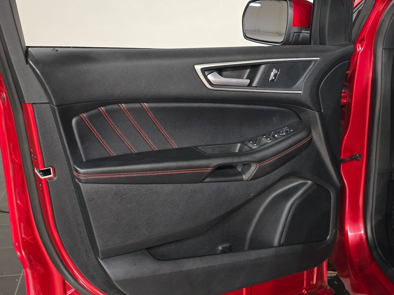 Used 2023 Ford Edge ST-Line image 16