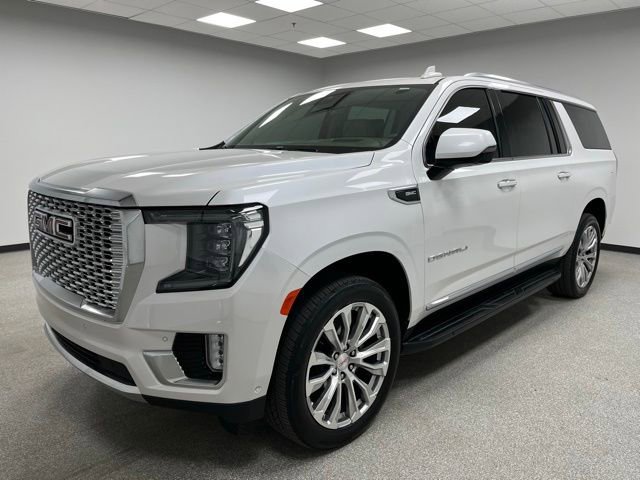 Used 2024 GMC Yukon XL Denali w/ Advanced Technology Package AWD/4WD image 4