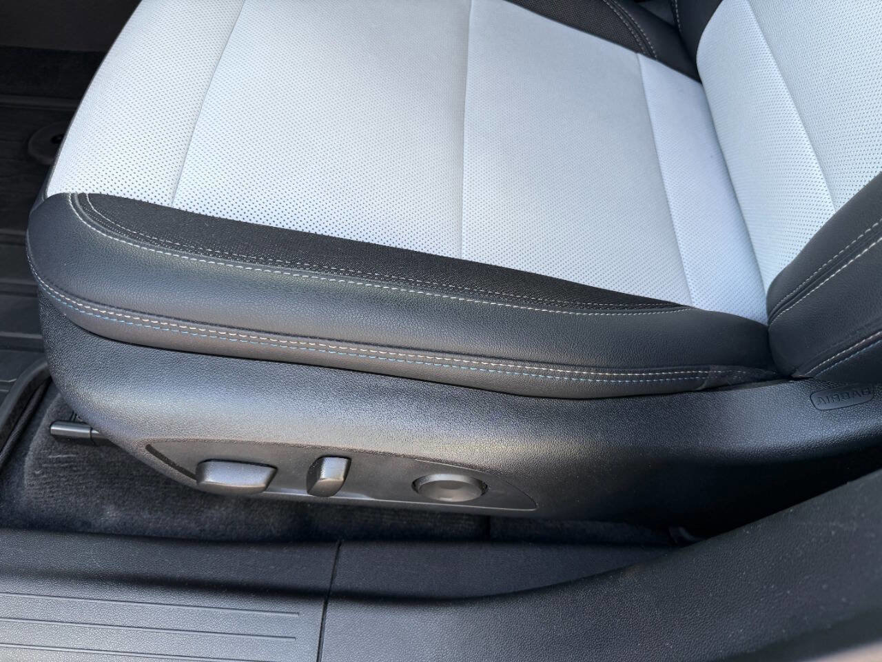 Used 2024 Chevrolet Equinox EV LT w/ LPO, All-Weather Mat Package image 27