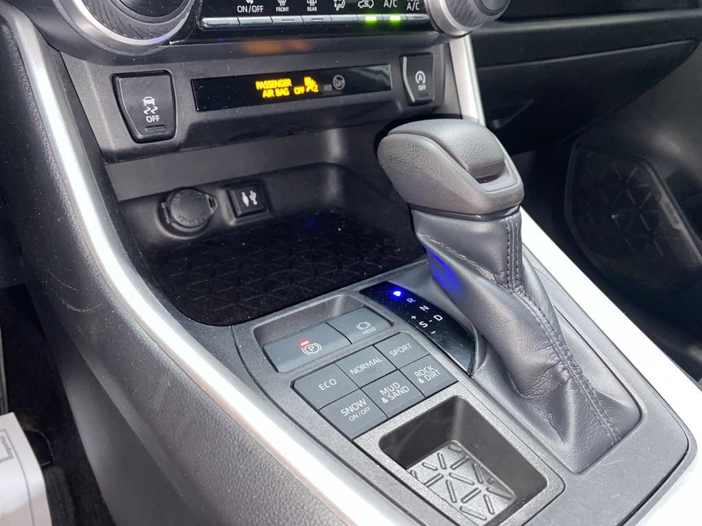 Used 2019 Toyota RAV4 LE AWD/4WD image 19