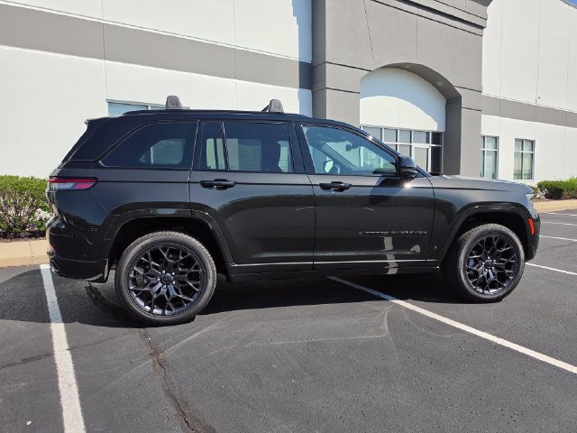 Used 2024 Jeep Grand Cherokee Summit AWD/4WD image 5