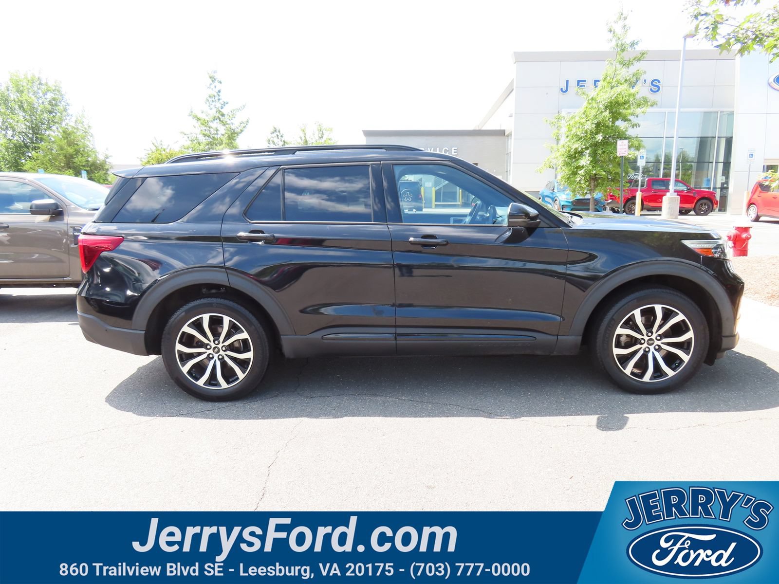 Certified 2020 Ford Explorer ST w/ Premium Technology Package AWD/4WD image 4