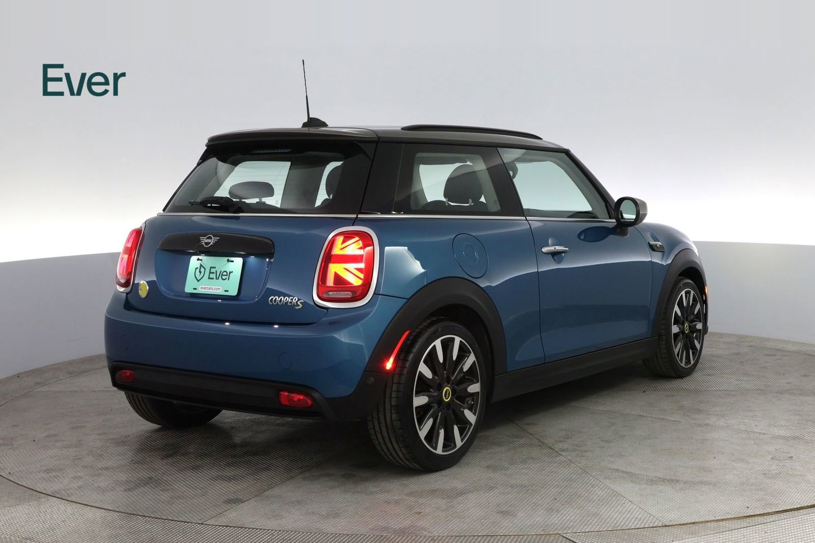 Used 2024 MINI Cooper SE image 3