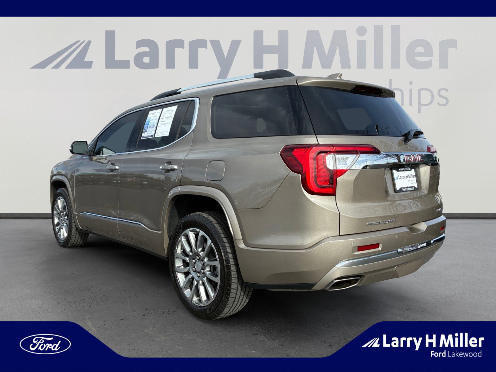 Used 2023 GMC Acadia Denali w/ Denali Ultimate Package image 3