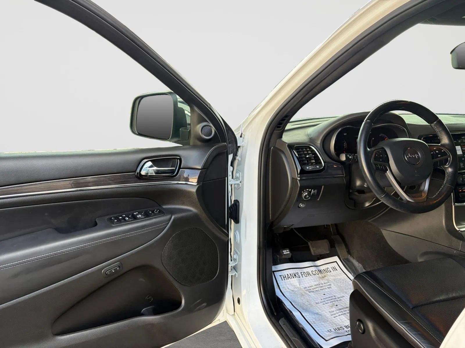 Used 2020 Jeep Grand Cherokee Overland AWD/4WD image 11