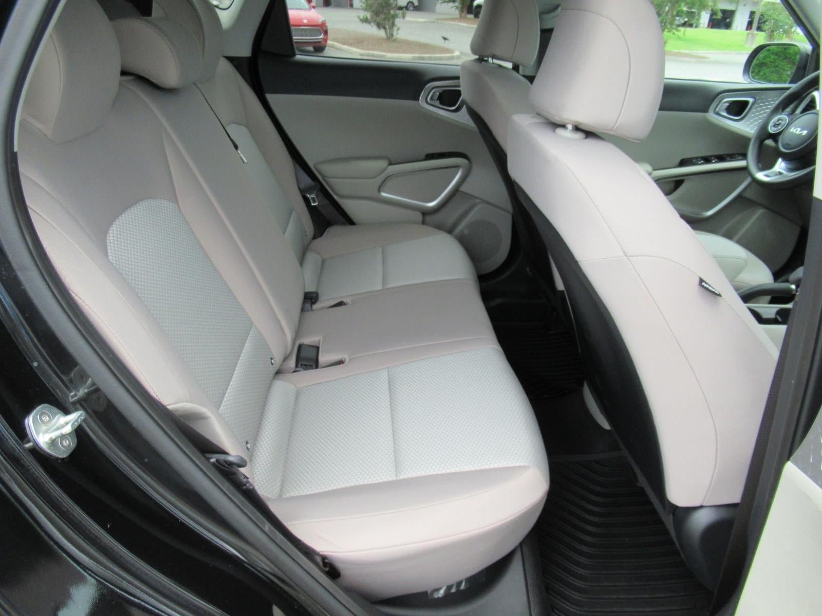 Used 2022 Kia Soul LX w/ Technology Package FWD image 32