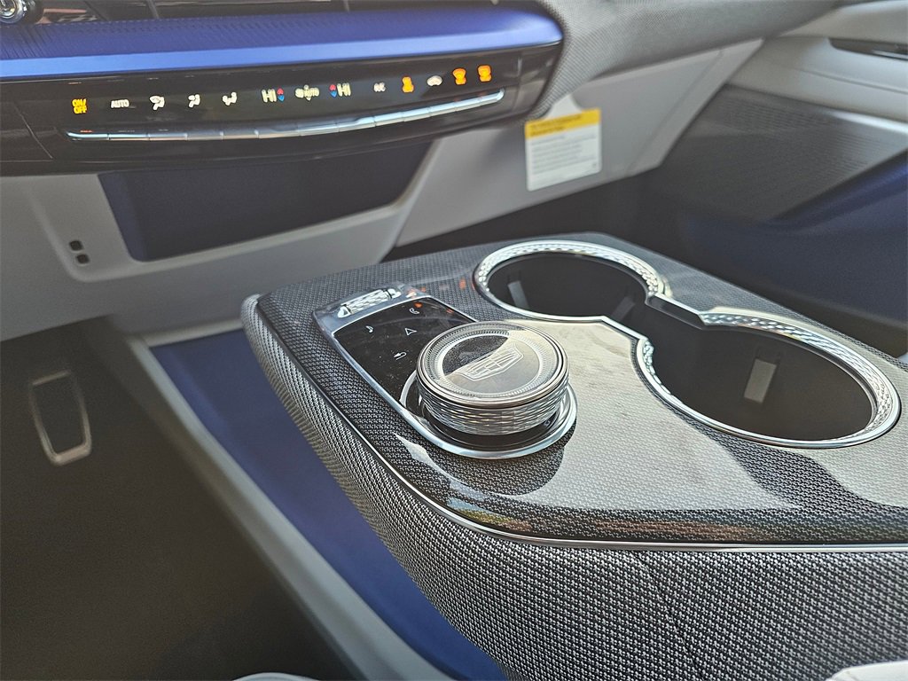 New 2026 Cadillac Optiq Luxury 2 image 27