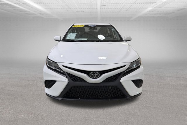 Used 2020 Toyota Camry SE w/ Carpet Mat Package FWD image 2