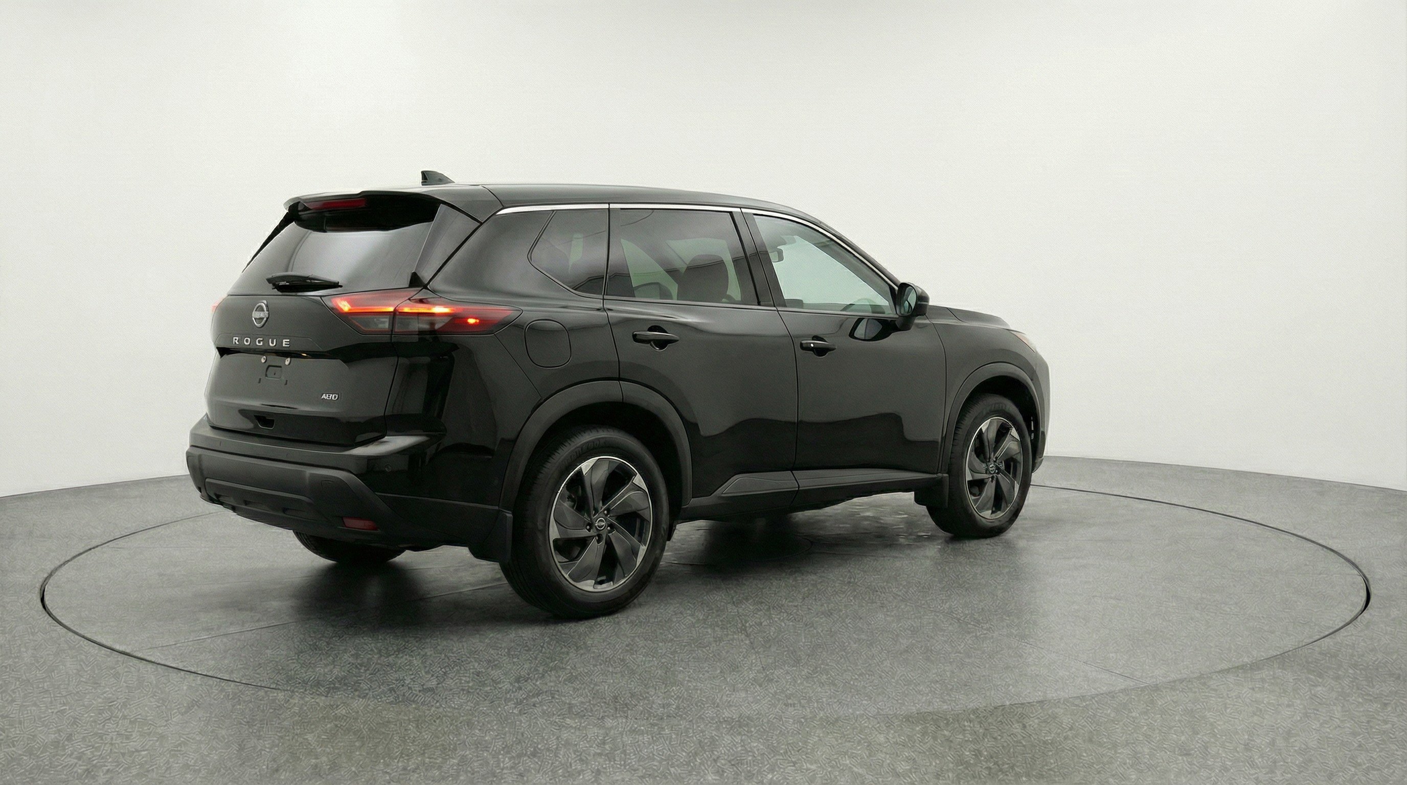 Used 2025 Nissan Rogue SV image 9