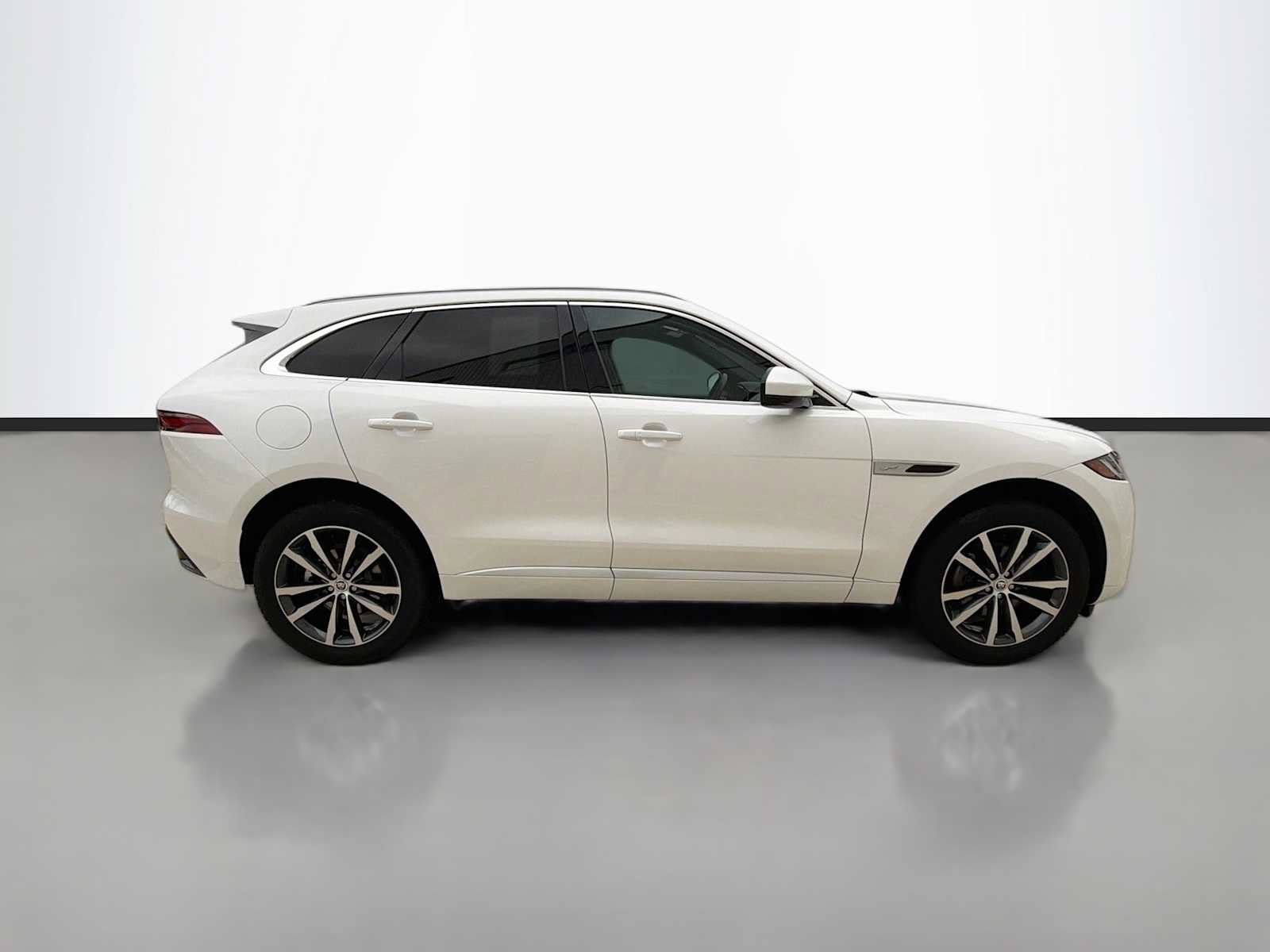 Certified 2025 Jaguar F-PACE R-Dynamic S AWD/4WD image 7