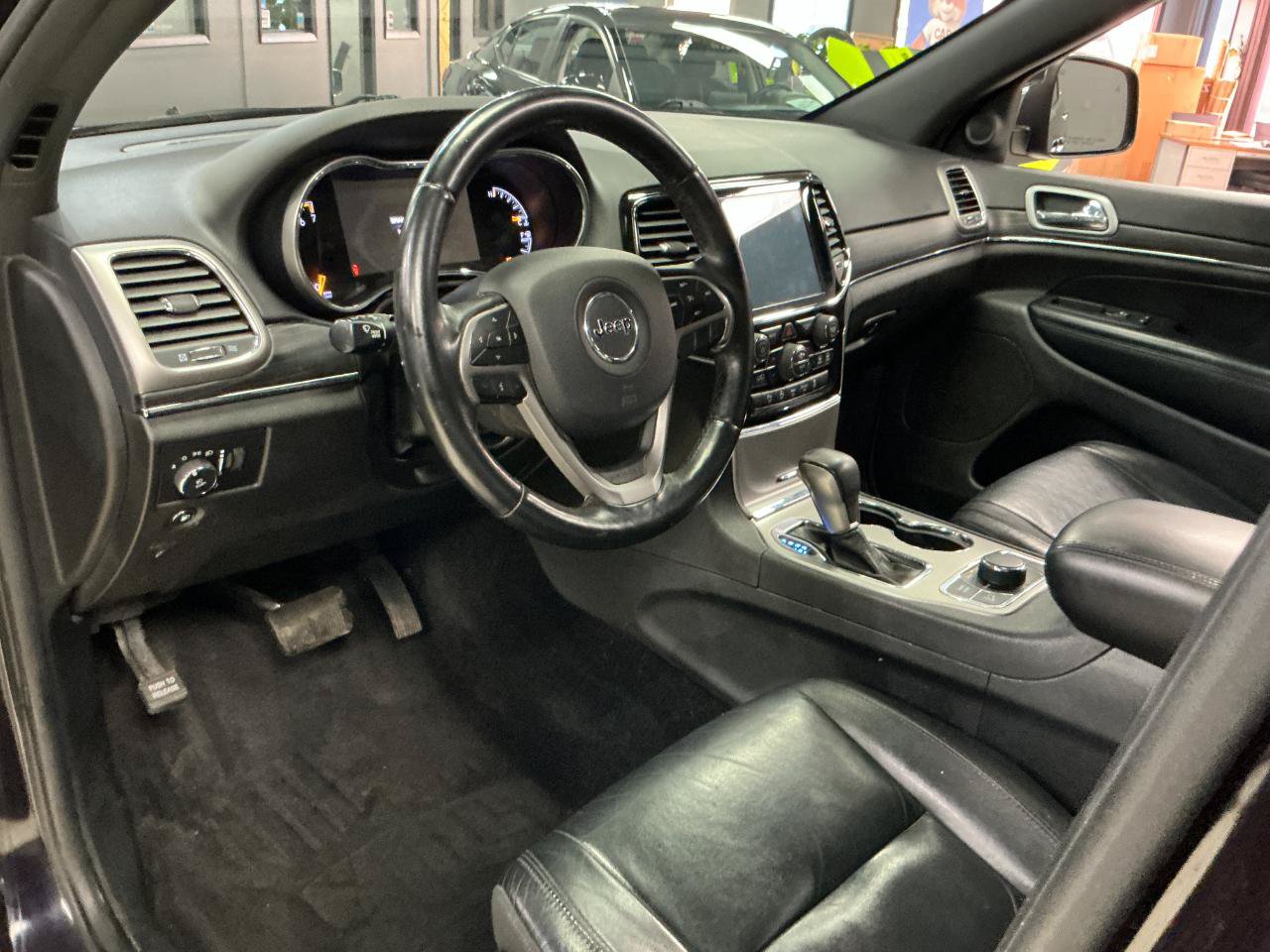 Used 2019 Jeep Grand Cherokee Limited AWD/4WD image 14