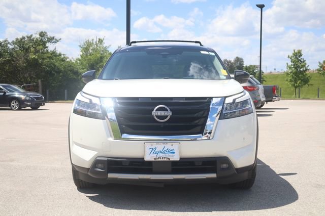 Used 2023 Nissan Pathfinder SL w/ Lighting Package (N92) AWD/4WD image 3