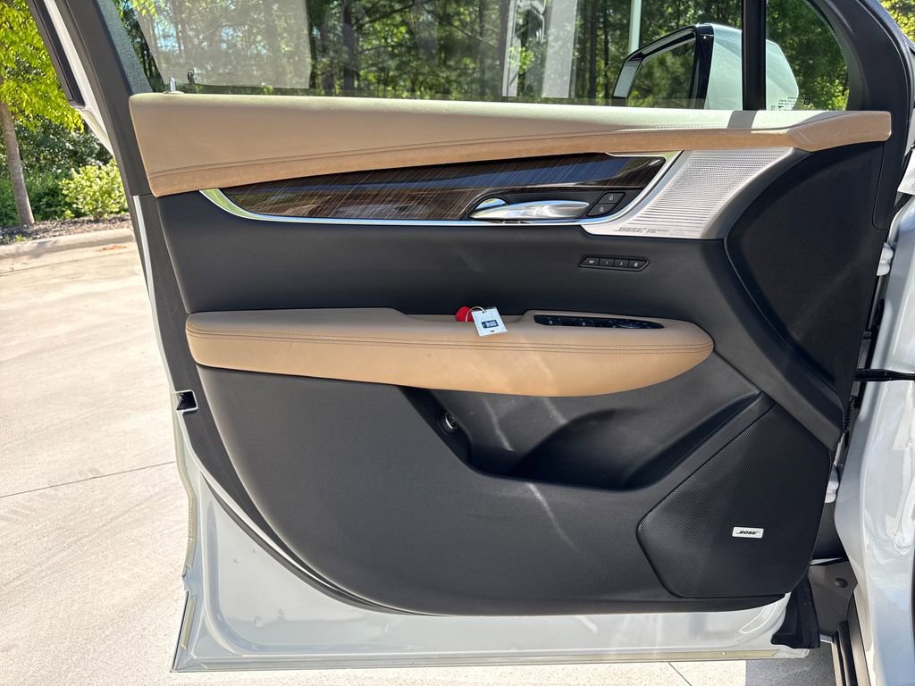 Used 2021 Cadillac XT6 Premium Luxury w/ Platinum Package FWD image 14
