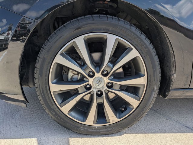 Used 2019 Hyundai Elantra GT image 22