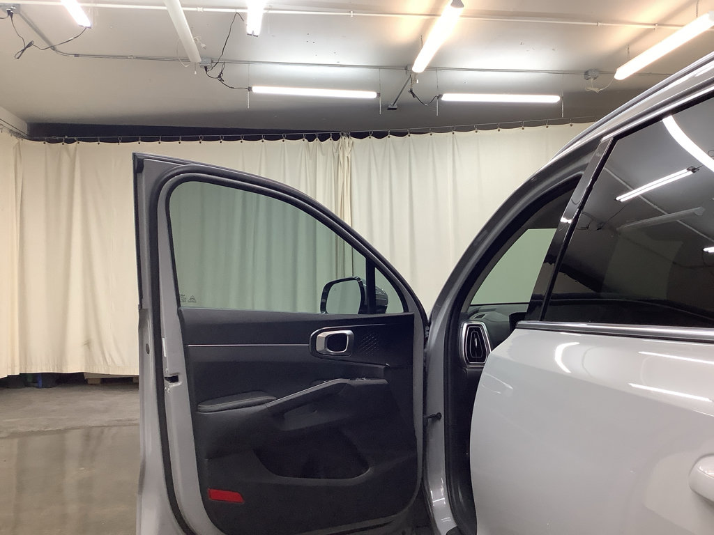 Used 2024 Kia Sorento EX w/ Panoramic Sunroof Package image 12