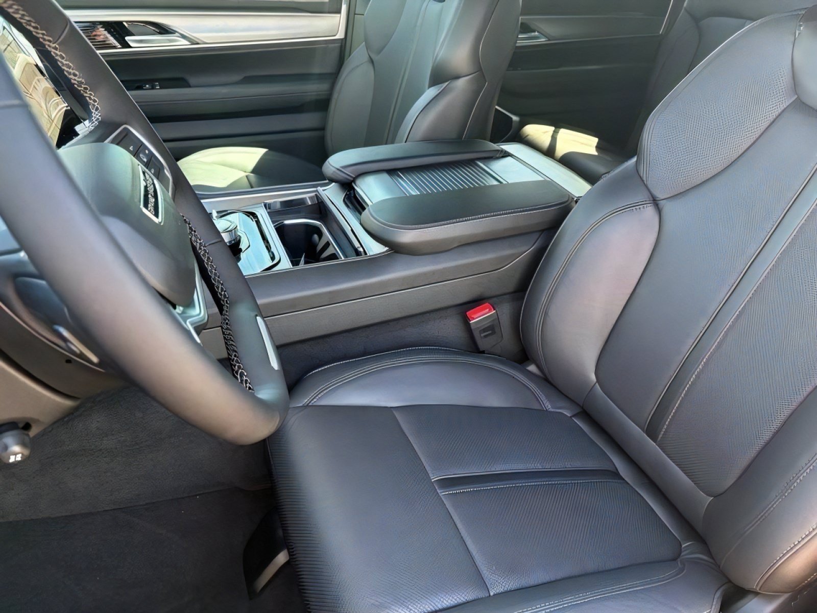 New 2026 Jeep Grand Wagoneer Limited AWD/4WD image 17