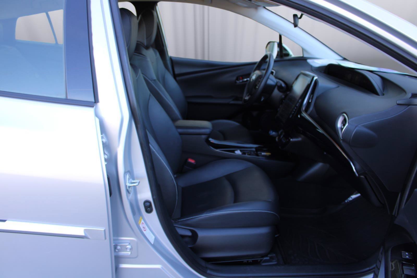 Used 2020 Toyota Prius Prime XLE FWD image 37