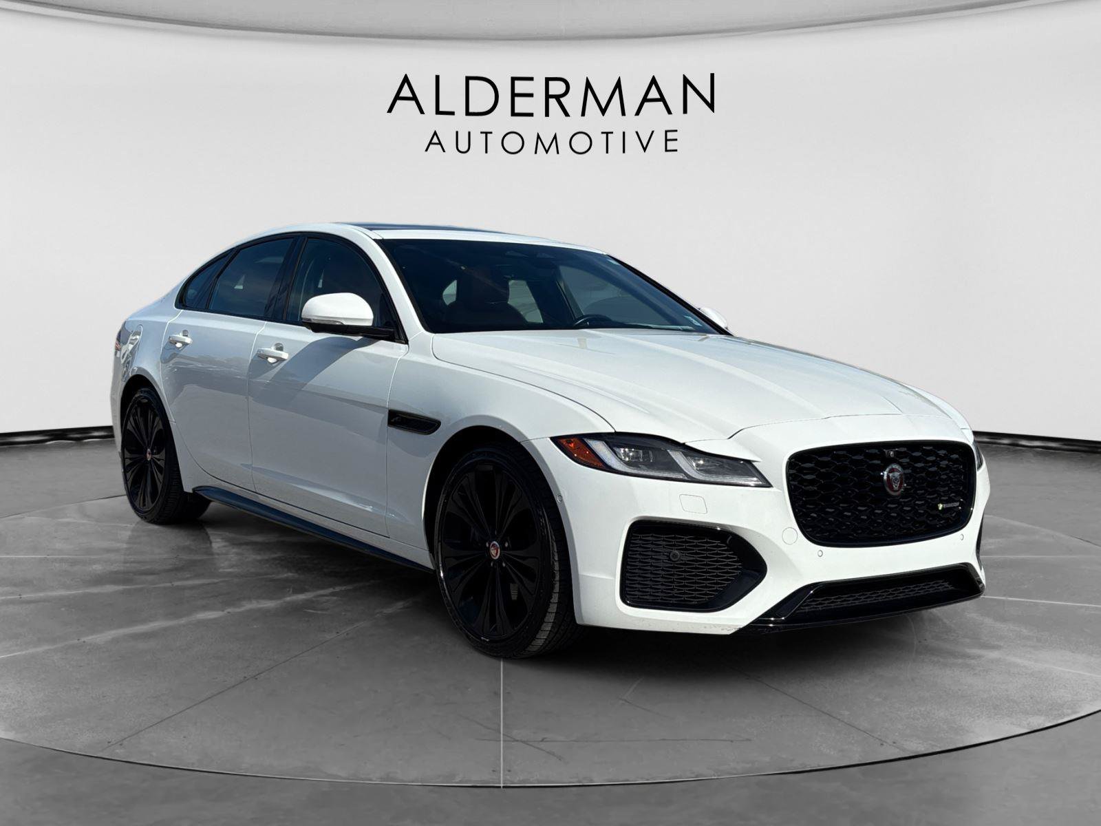 Used 2021 Jaguar XF R-Dynamic SE AWD/4WD image 8