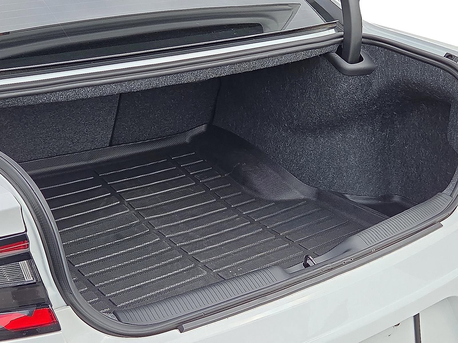 Used 2023 Dodge Charger Scat Pack RWD image 9