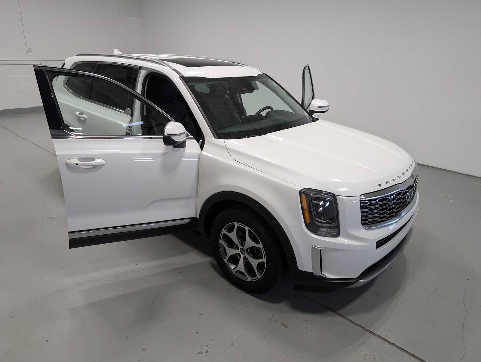 Used 2020 Kia Telluride EX w/ Towing Package AWD/4WD image 16
