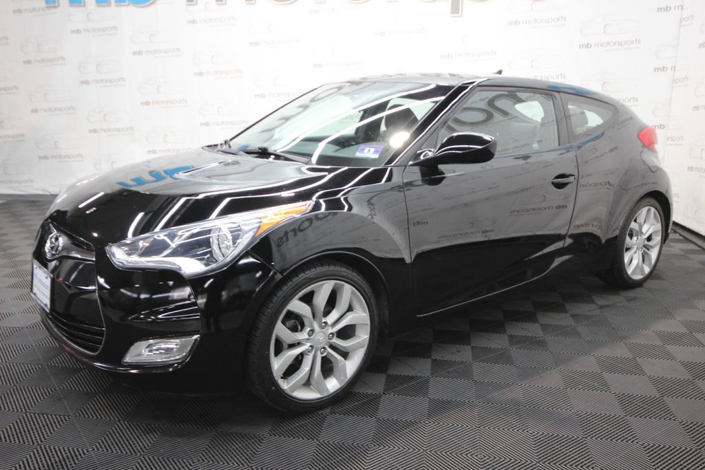 Used 2015 Hyundai Veloster w/ Option Group 02 FWD image 2