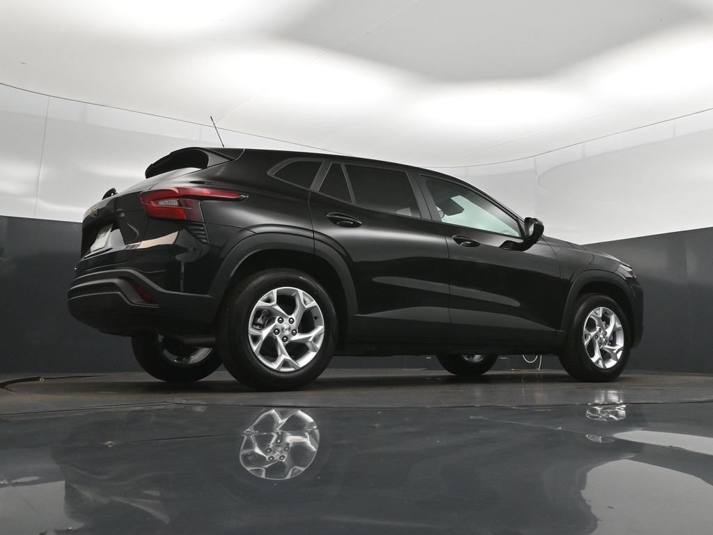 New 2026 Chevrolet Trax LS w/ LS Convenience Package FWD image 42