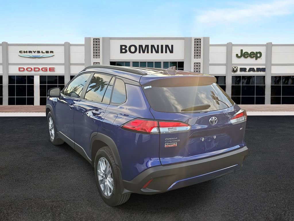 Used 2025 Toyota Corolla Cross LE image 4