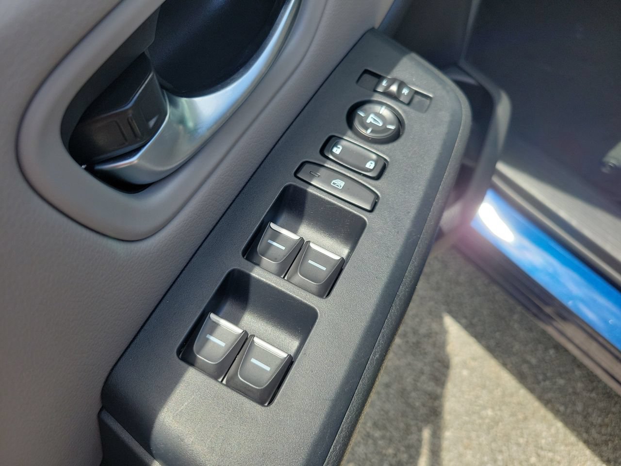 Used 2025 Honda Pilot EX-L image 14