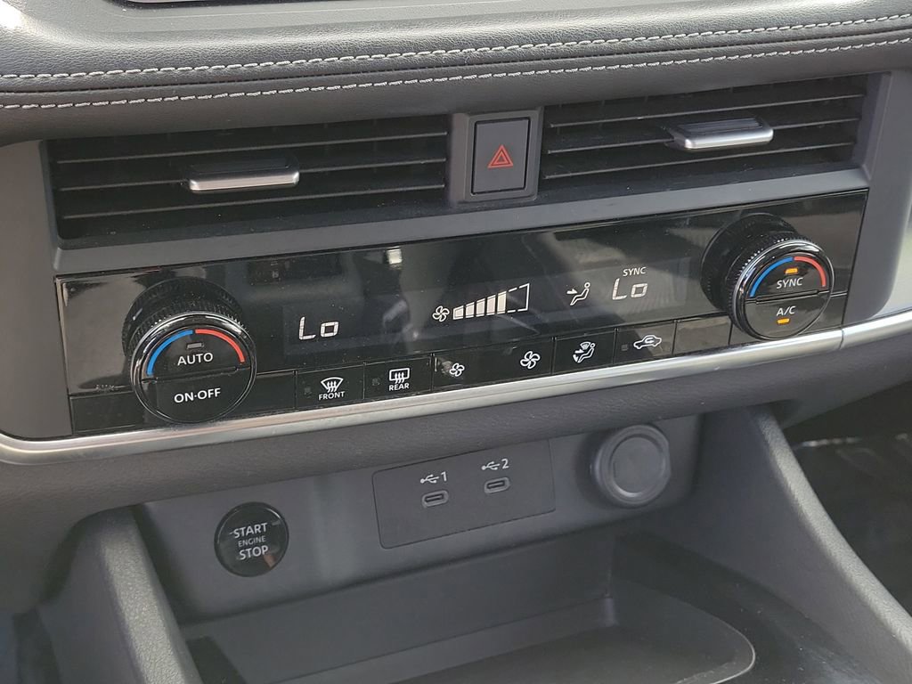 Used 2024 Nissan Rogue SV image 25