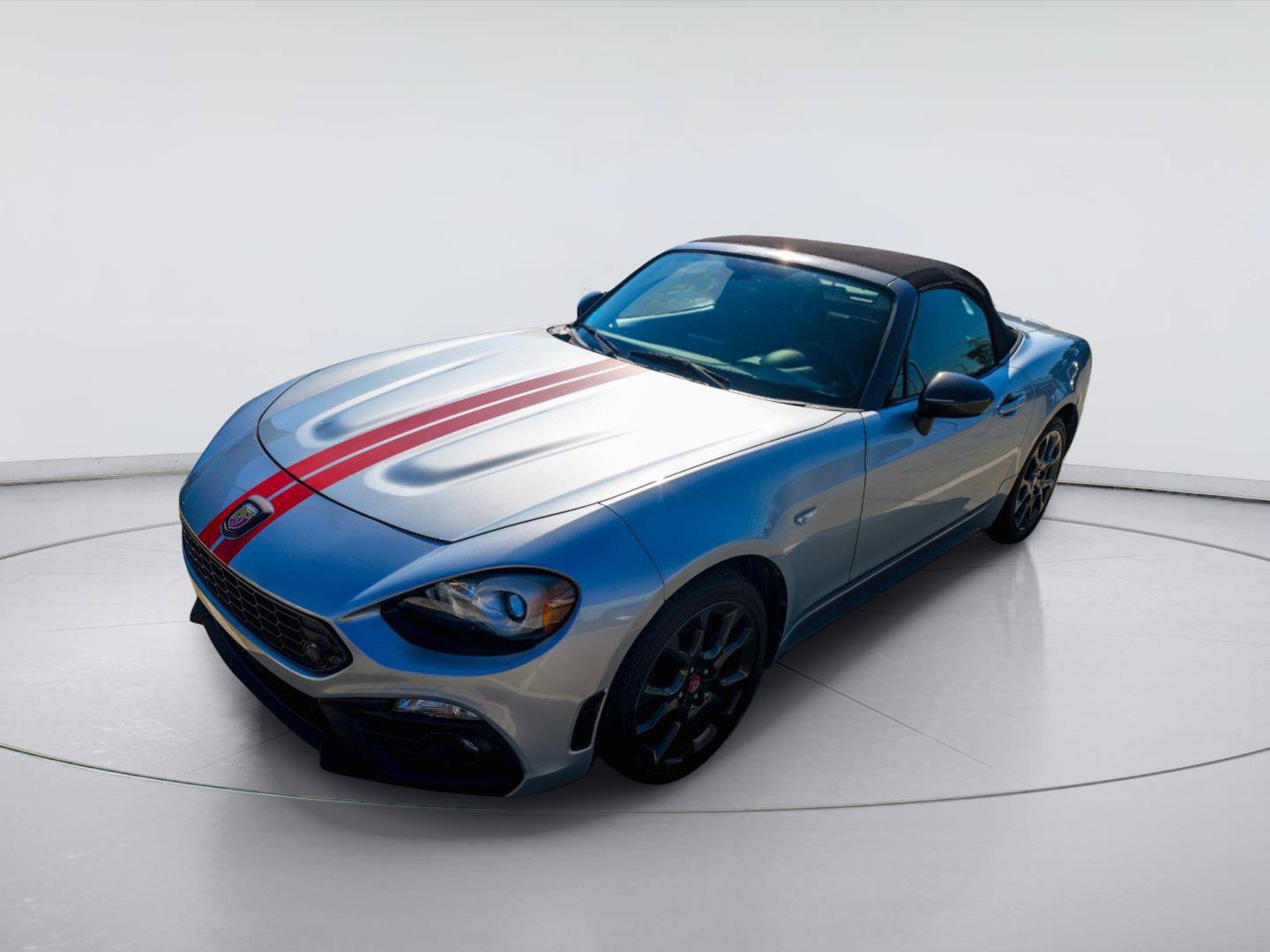 Used 2019 FIAT 124 Spider Abarth w/ Navigation & Sound Group RWD image 2