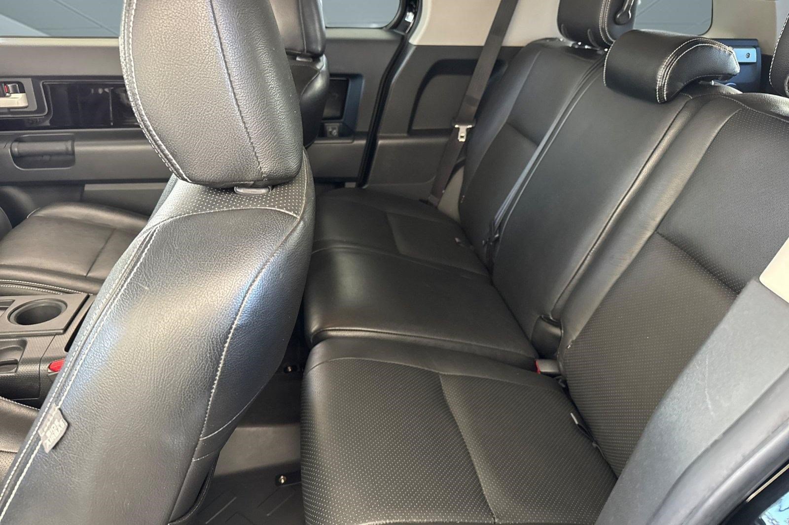 Used 2014 Toyota FJ Cruiser 4WD w/ Upgrade Package image 23