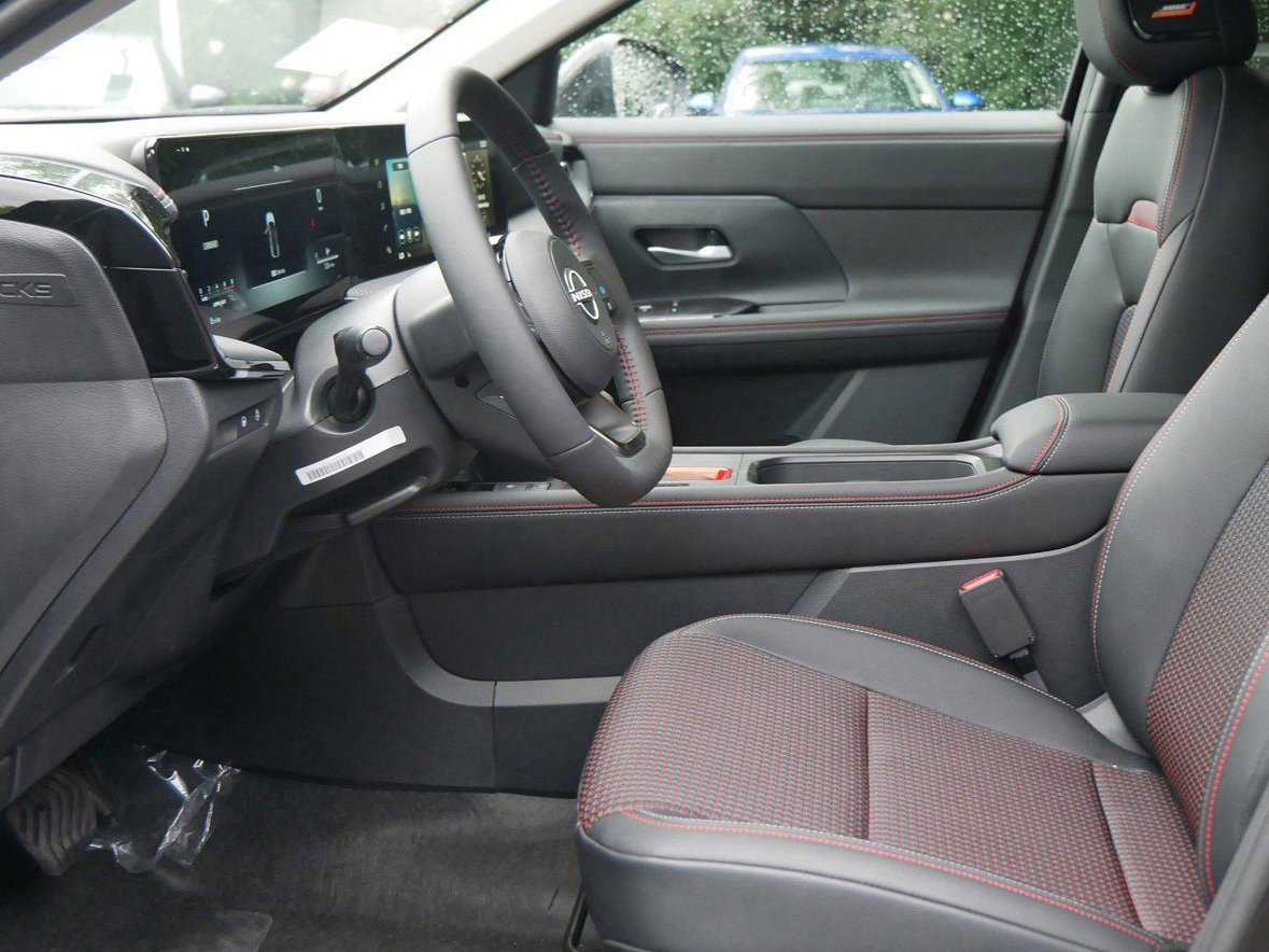 New 2025 Nissan Kicks SR w/ SR Premium Package image 5