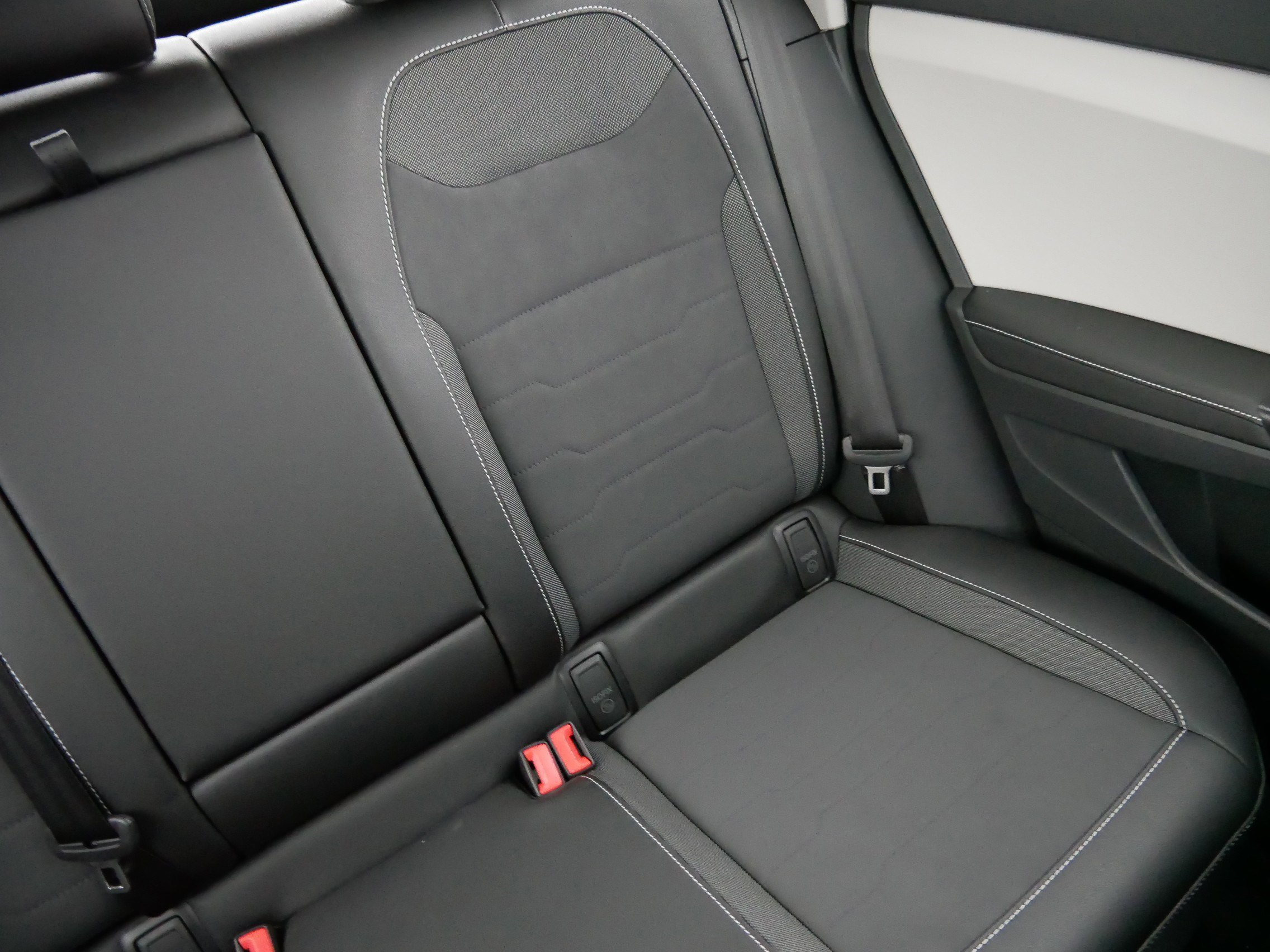 Certified 2025 Volkswagen Taos SE image 14