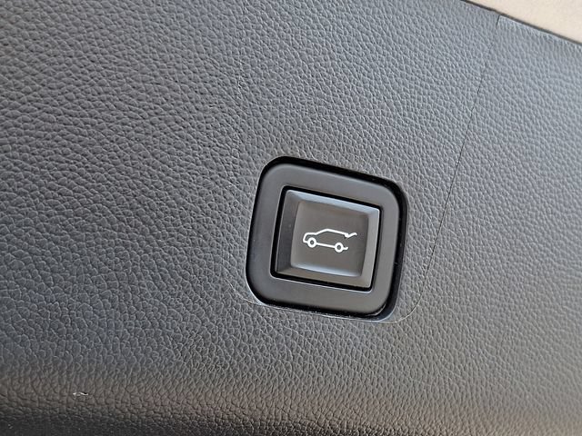 Used 2023 Chevrolet Traverse LT AWD/4WD image 29
