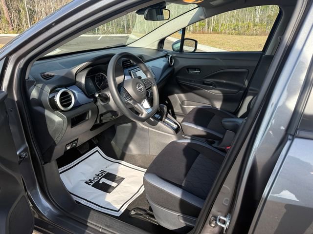 Used 2023 Nissan Versa SV FWD image 3