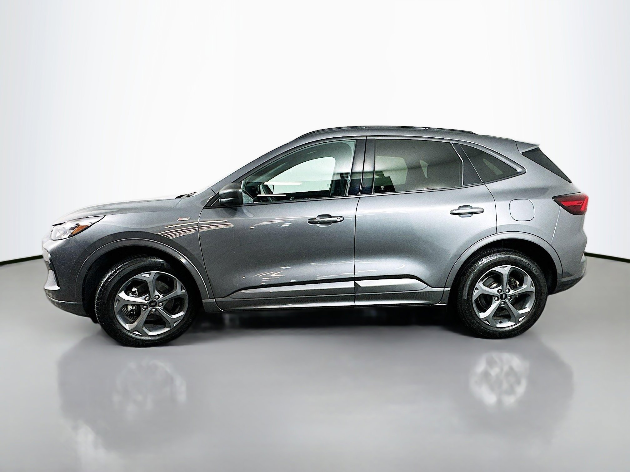 Used 2023 Ford Escape ST-Line w/ Tech Pack #1 AWD/4WD image 4