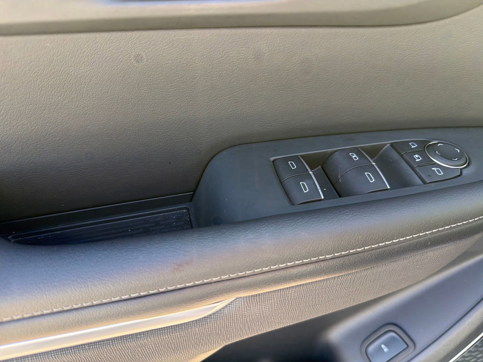 Used 2025 Buick Enclave Sport Touring image 16