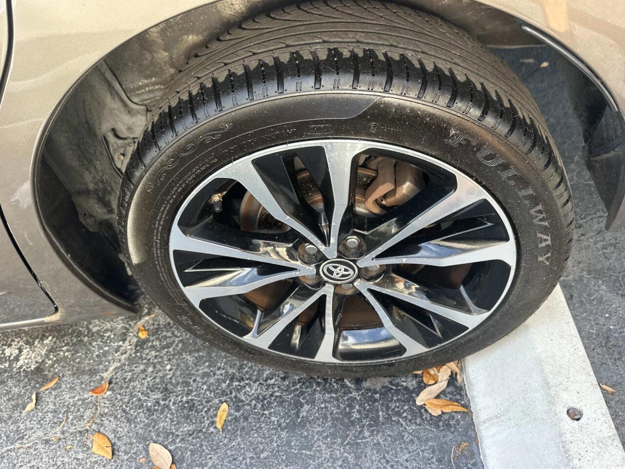 Used 2017 Toyota Corolla SE image 6