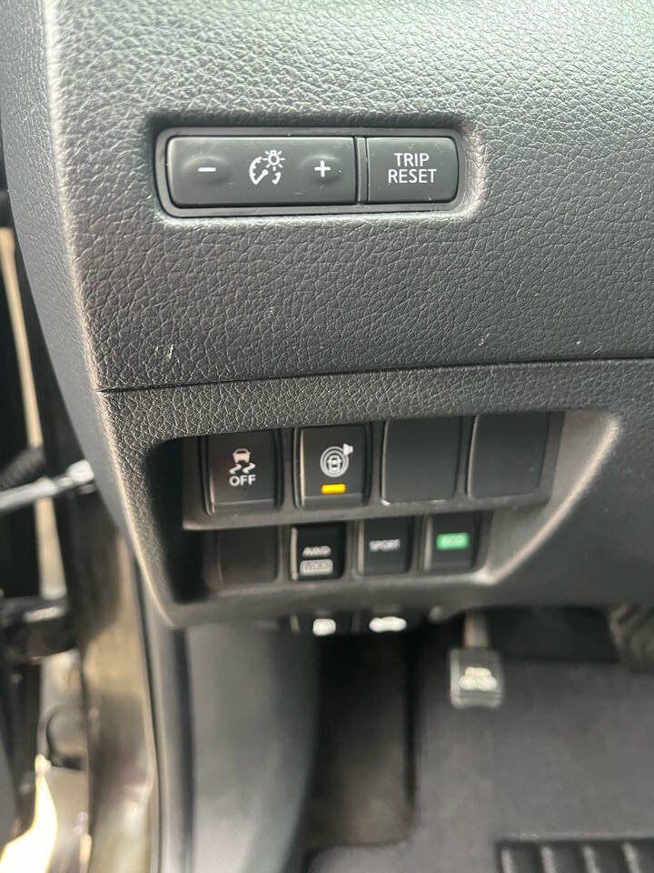 Used 2017 Nissan Rogue SV image 24