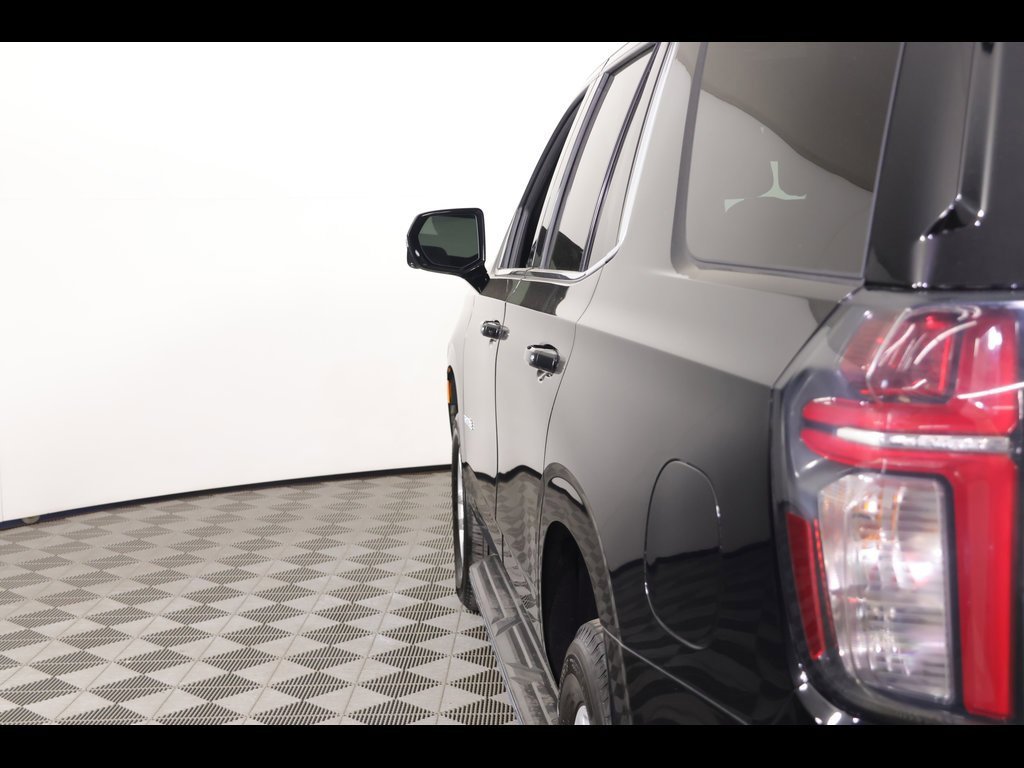 Used 2022 Chevrolet Tahoe LT w/ Luxury Package image 19