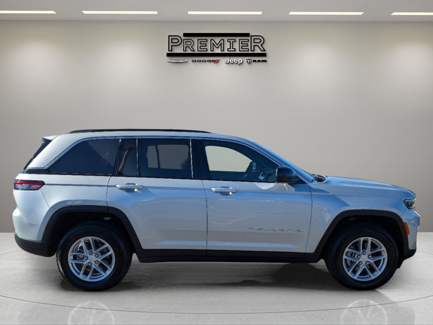 New 2024 Jeep Grand Cherokee Laredo X w/ Luxury Tech Group I image 5