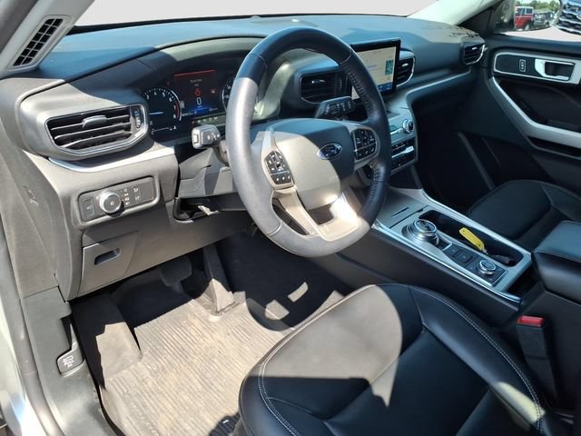 Used 2021 Ford Explorer XLT w/ Equipment Group 202A AWD/4WD image 24