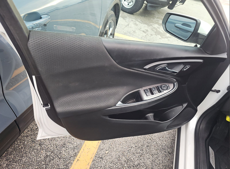 Used 2018 Chevrolet Malibu LT FWD image 12