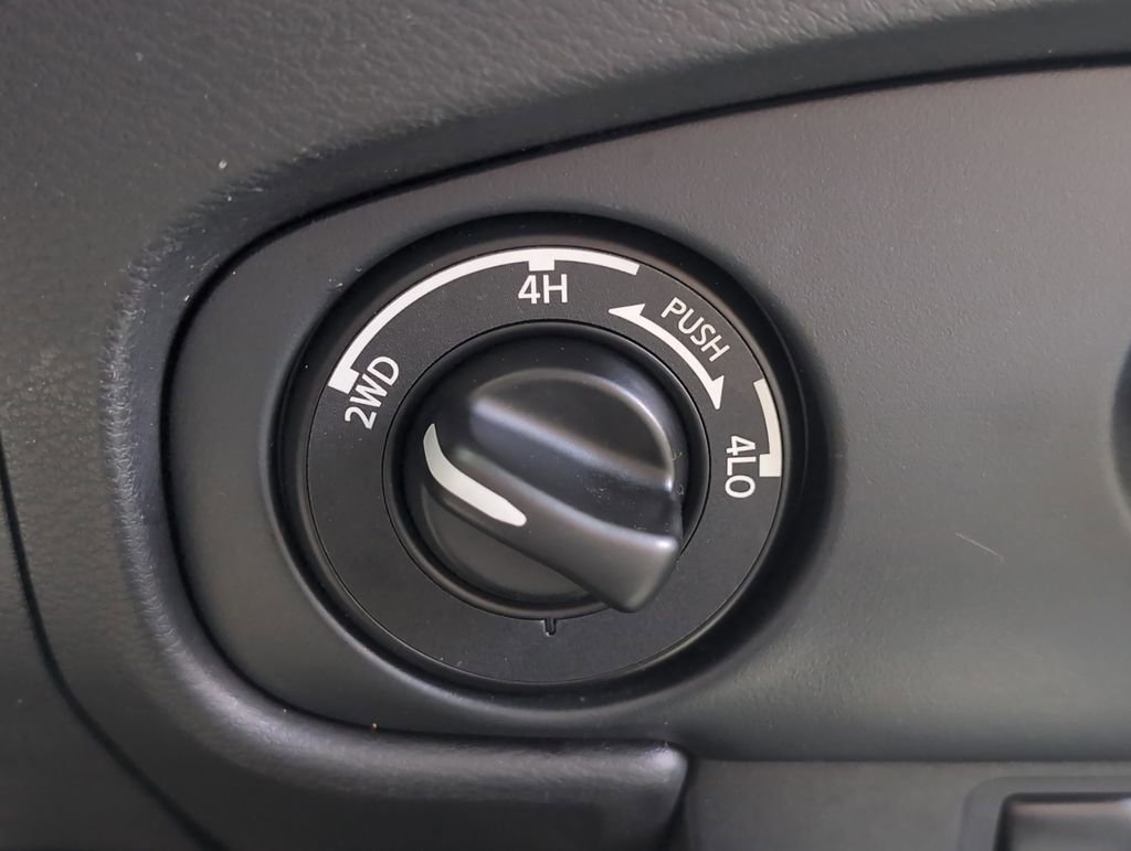 Used 2023 Nissan Frontier SV w/ Technology Package image 11